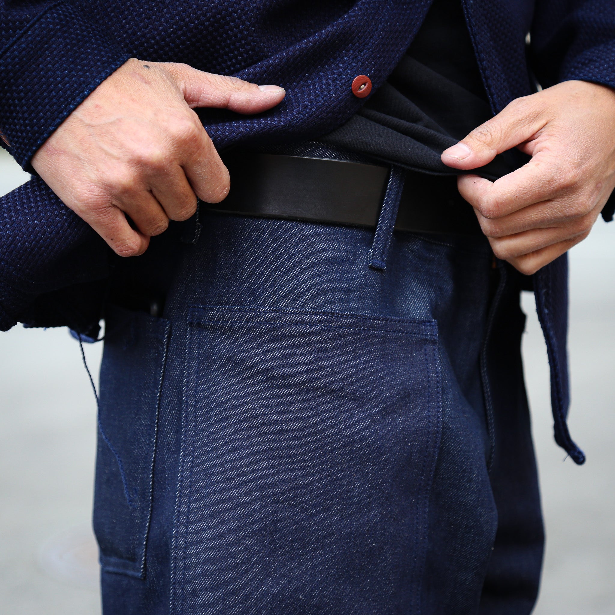 Pocket Detail of Mariner Unisex Men's Full Leg 12.75 Oz Classic Indigo